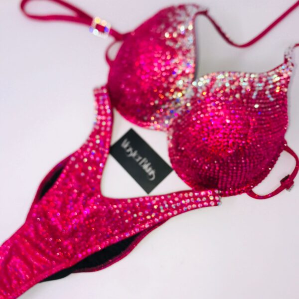 2100 Crax Rubra